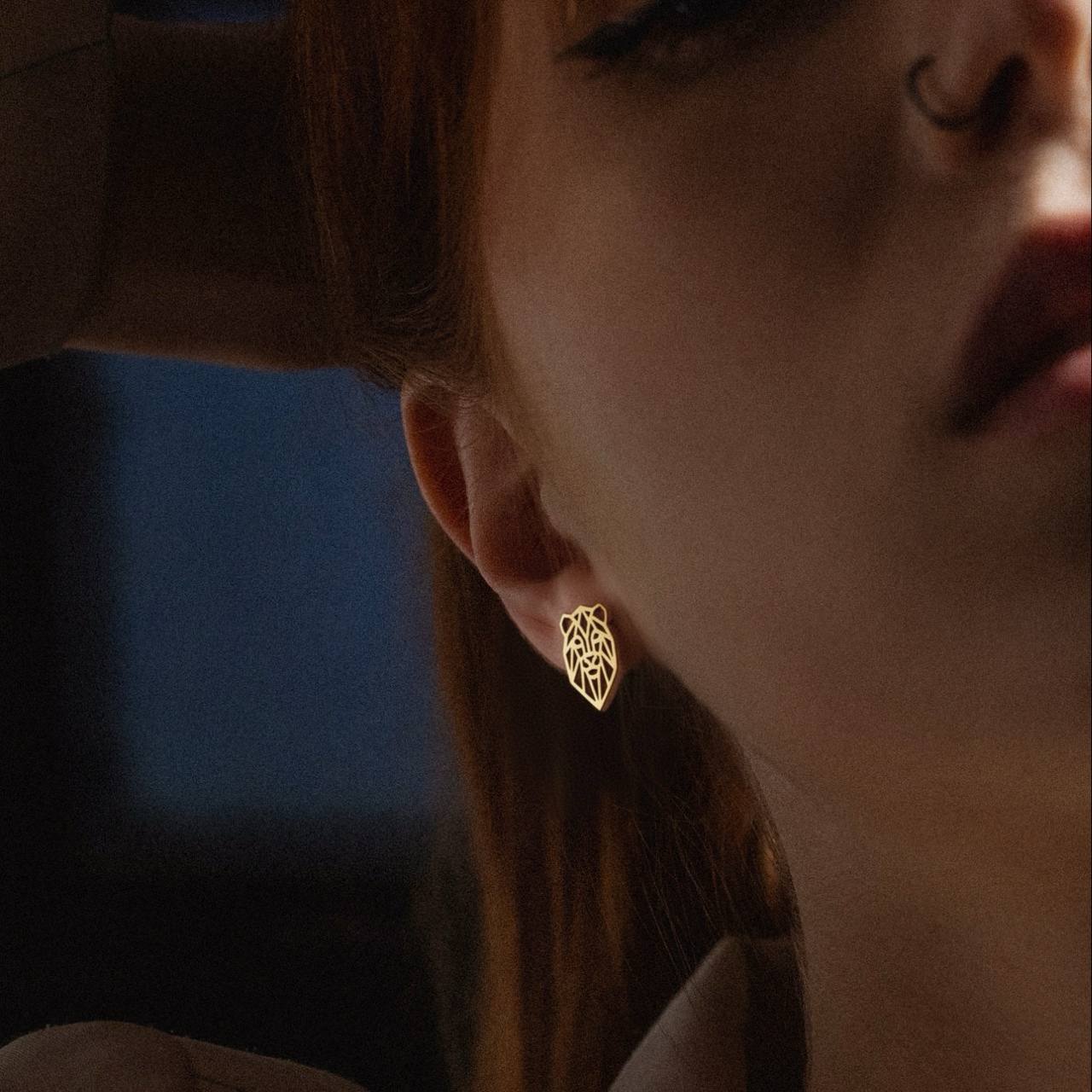 Серьги со Львом | Серебро с позолотой | Коллекция Geometry — фото 3